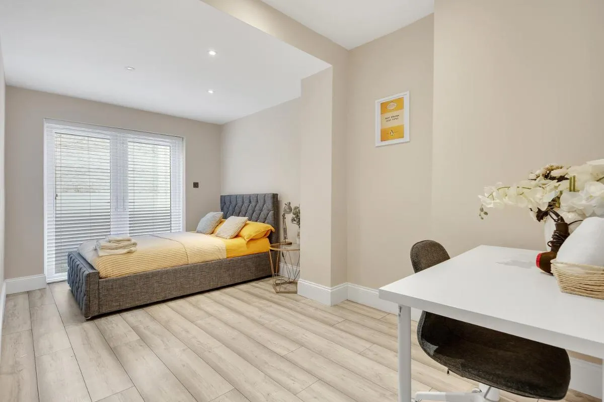 Image 5 of Hammersmith Flat 2 Bedrooms LGF