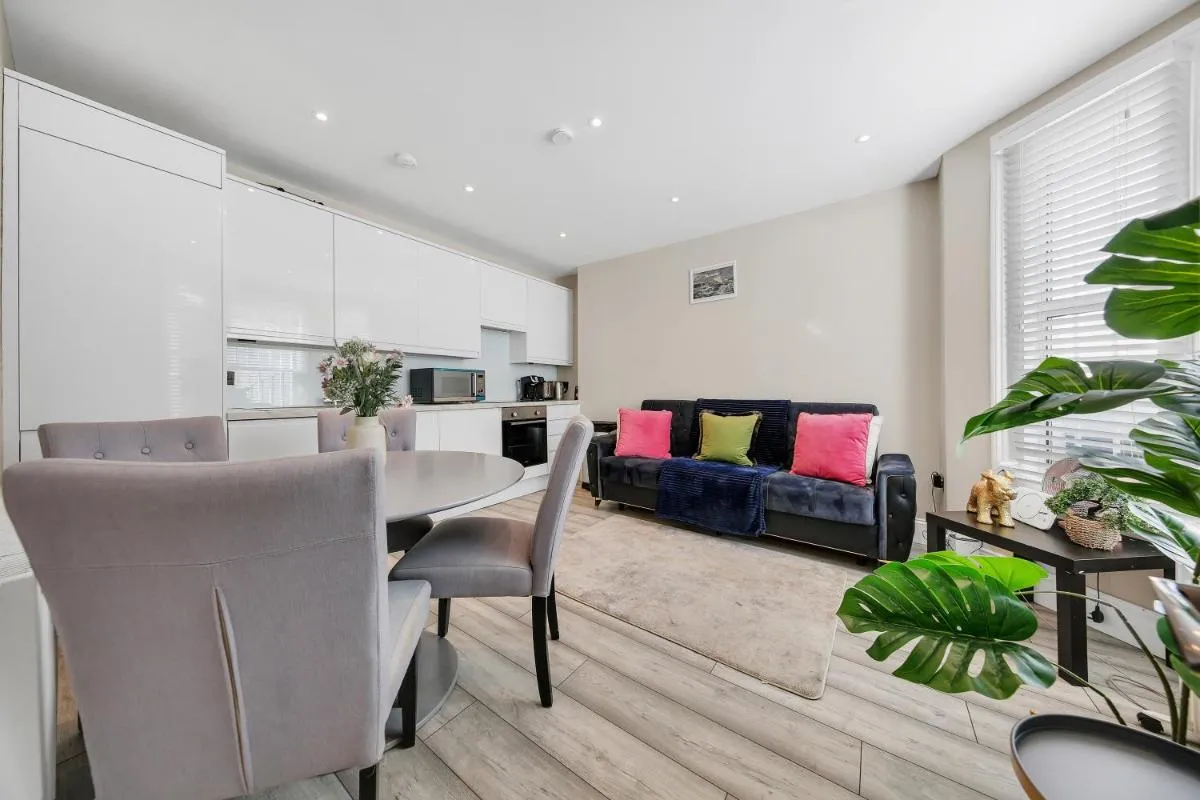 Image 4 of Hammersmith Flat 2 Bedrooms LGF