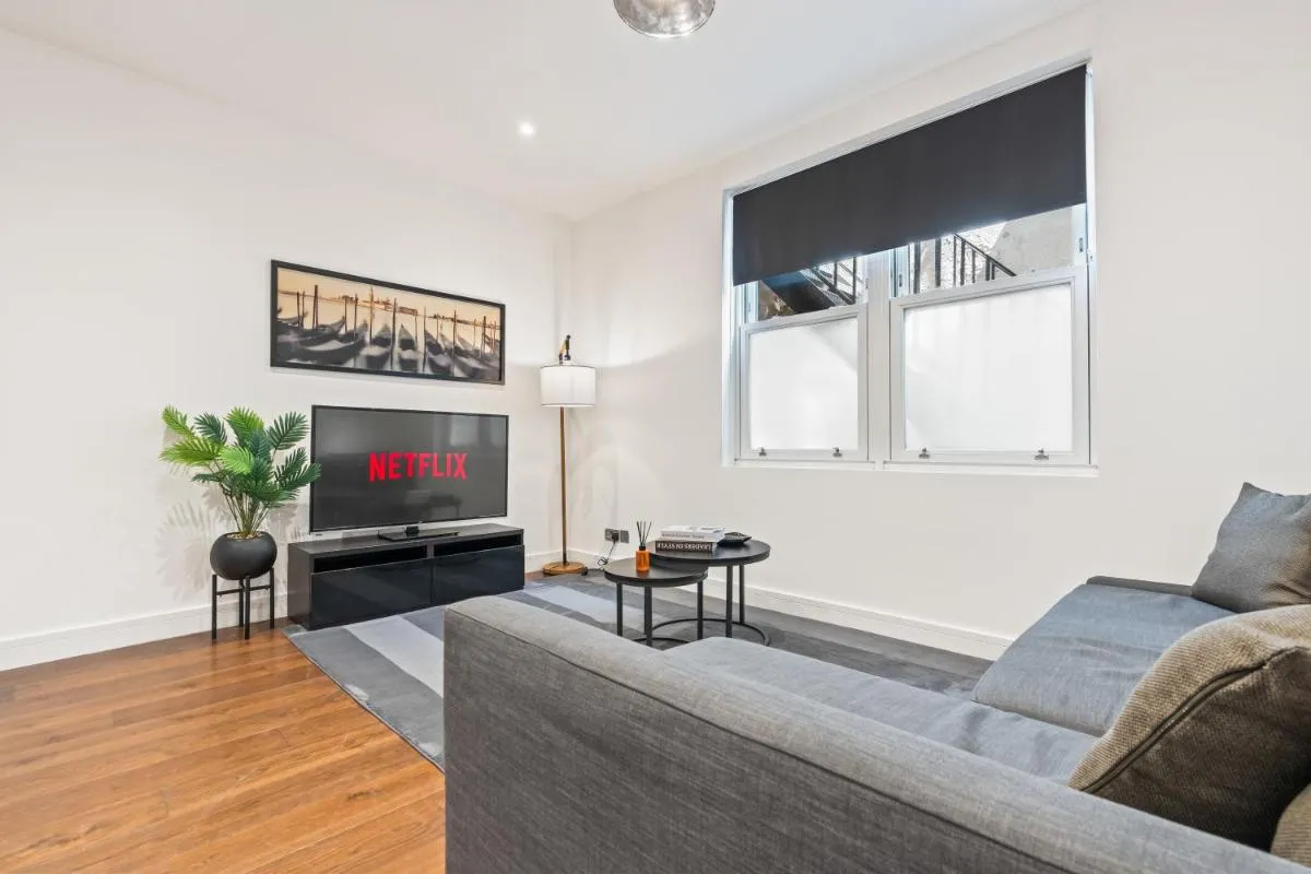 Image 5 of Hammersmith – Large 2 Bed Flat – Close to London Olympia, Westfield and Eventim Apollo, Sleeps 6