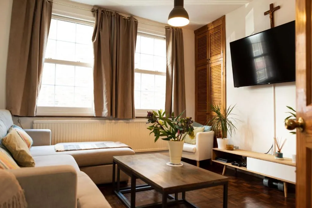 Hampstead 19th Century Village Cottage – Pass the Keys