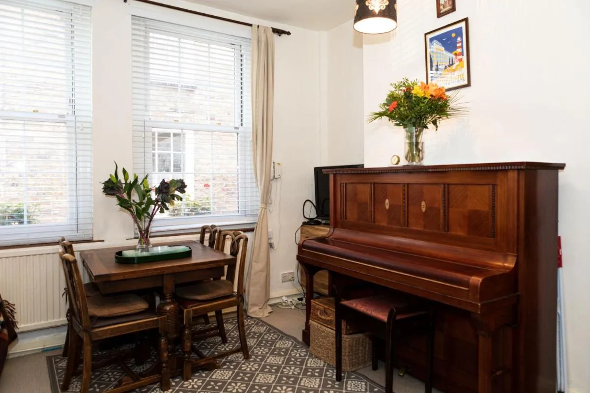 Image 2 of Hampstead 19th Century Village Cottage – Pass the Keys