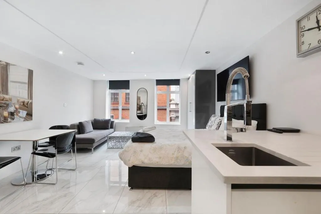 Image 1 of Hanway Street First Floor Flat Sleeps 4