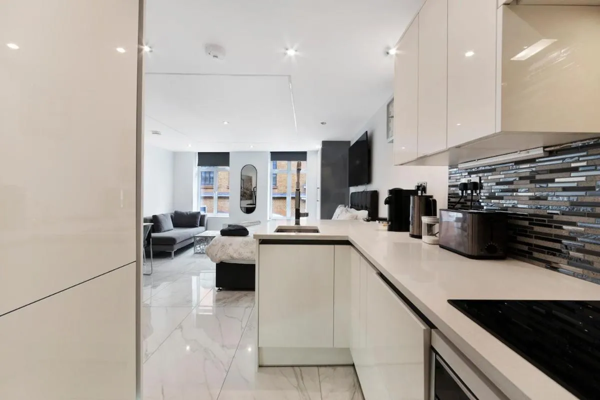 Image 4 of Hanway Street First Floor Flat Sleeps 4