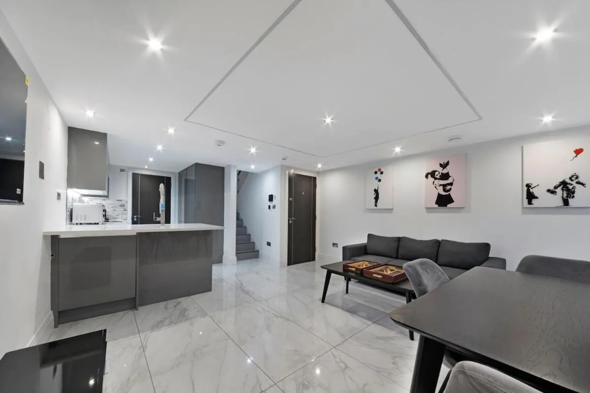 Image 4 of Hanway Street Third Floor Duplex Sleeps 4