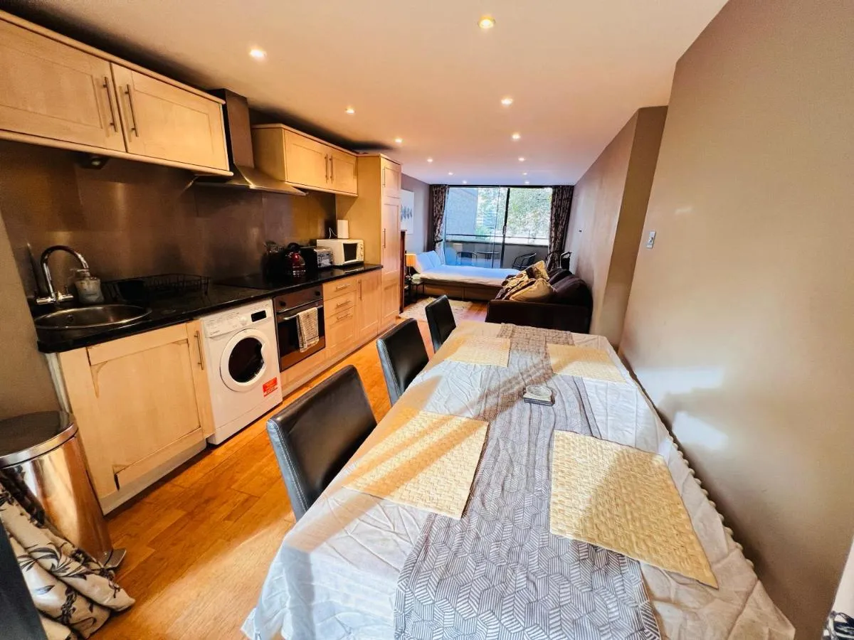 Image 3 of Happy River Thames View Entire Apartment