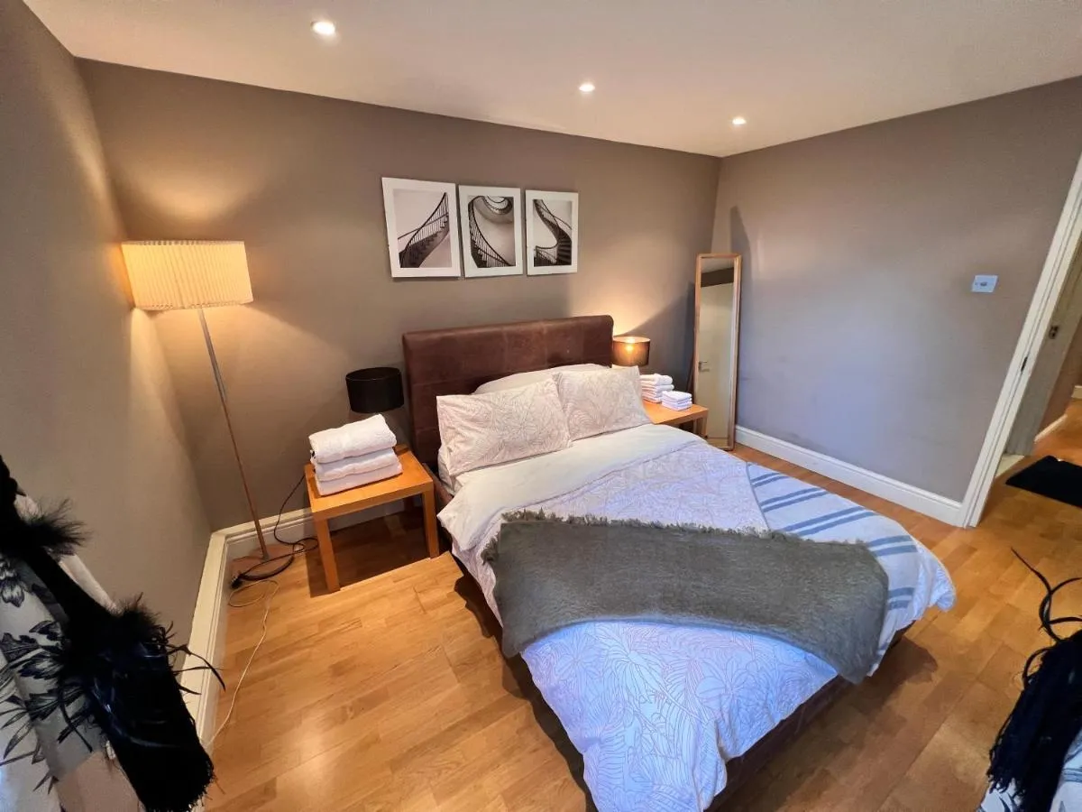 Image 5 of Happy River Thames View Entire Apartment