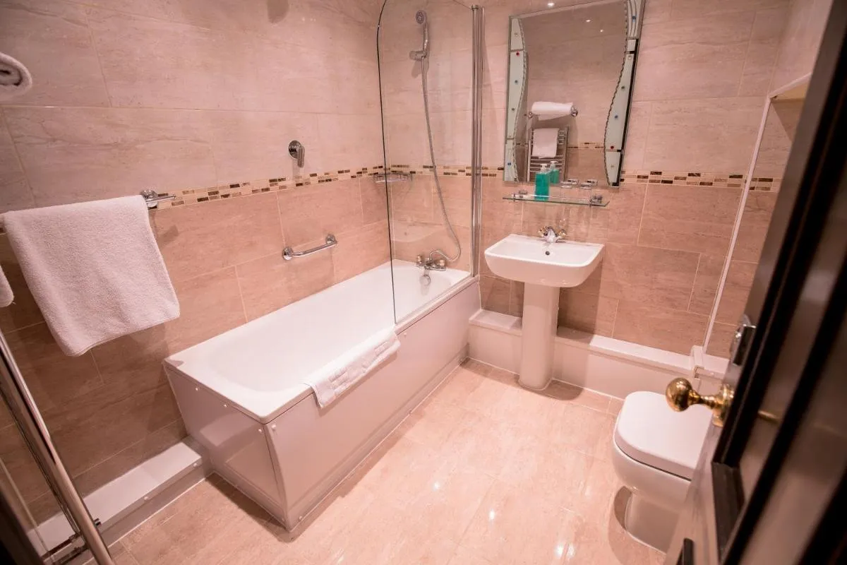 Image 3 of Harefield Manor Hotel
