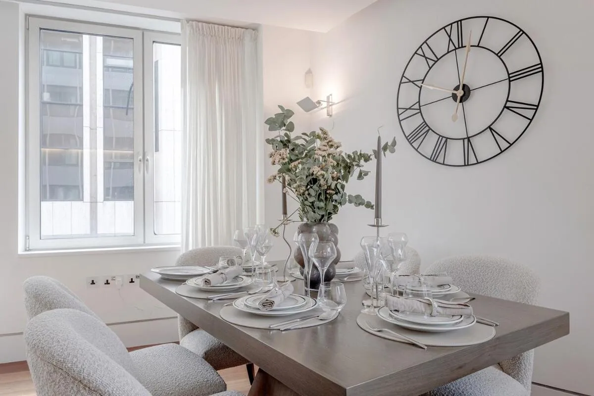 Image 4 of Harrods Platinum Pad