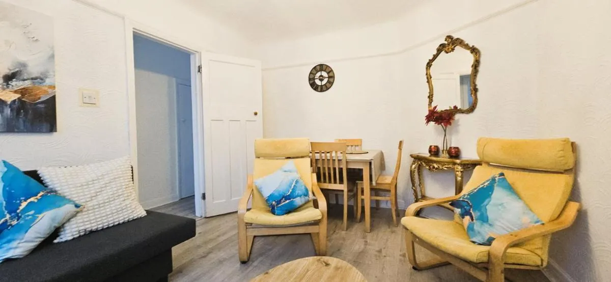 Image 4 of Harrow Deluxe 2-Bed Garden Flat, Free Parking, Near Tube