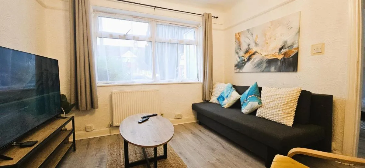 Image 5 of Harrow Deluxe 2-Bed Garden Flat, Free Parking, Near Tube