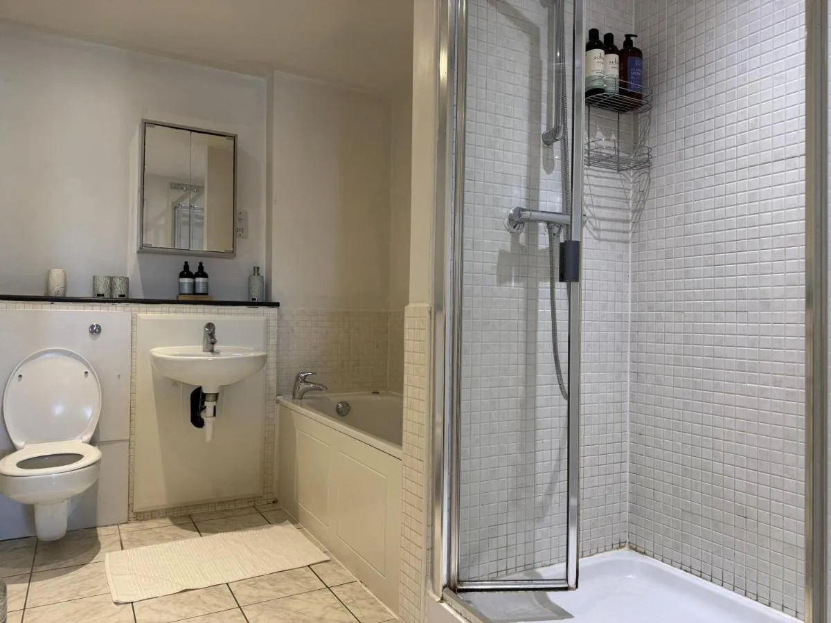 Image 3 of Harrow Town Centre Apartment