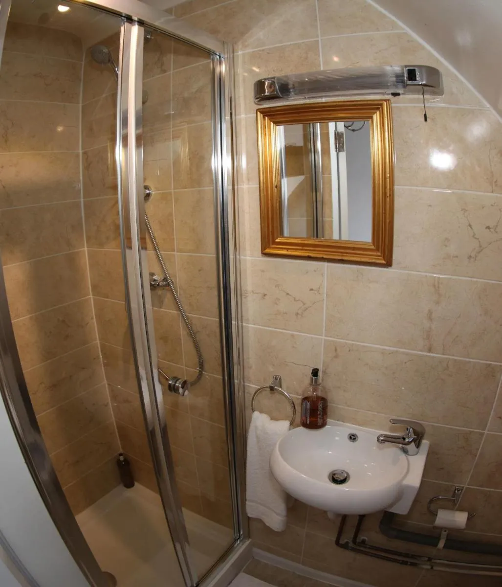 Image 4 of Heathrow Inn Hotel