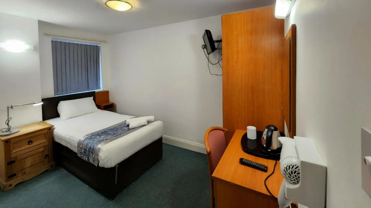 Image 5 of Heathrow Lodge Ltd