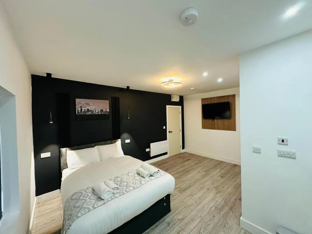 Image 1 of Heathrow Lodge Ltd