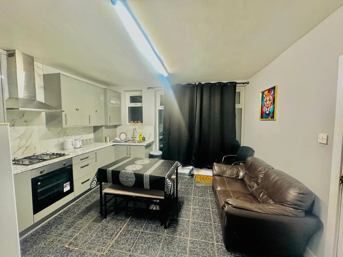 Image 3 of Heathrow roomzzzz BnB