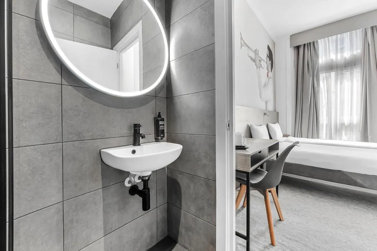 Image 3 of Heeton Concept Hotel – Kensington London