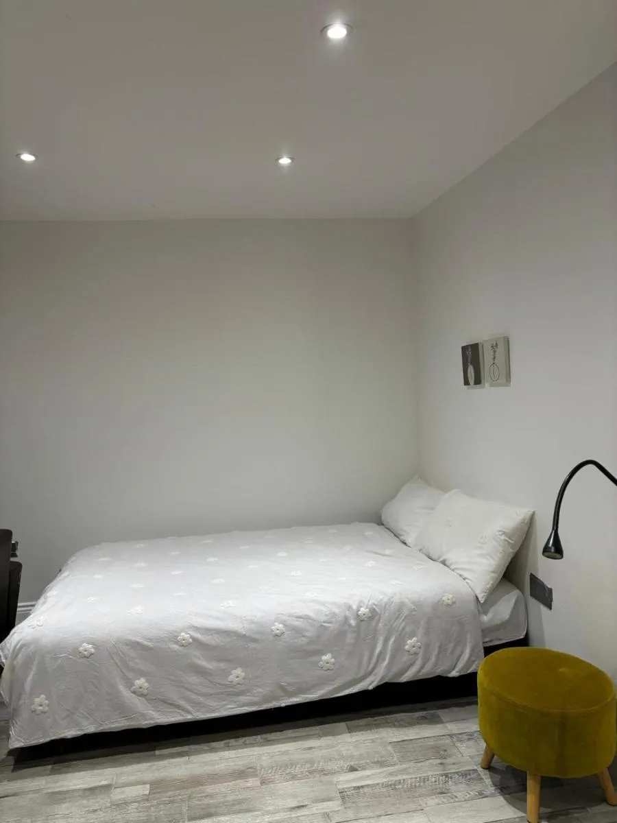 Image 4 of Hendon Basement Studio