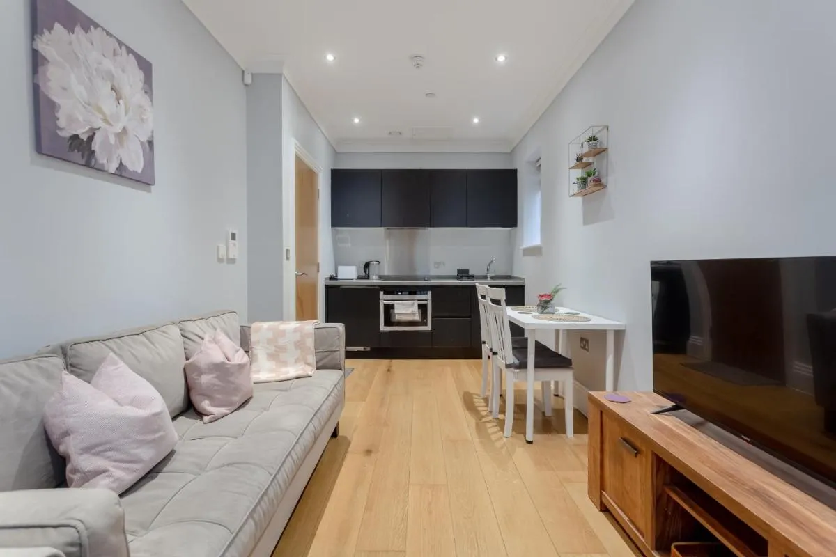 Image 5 of Hendon Hideaway