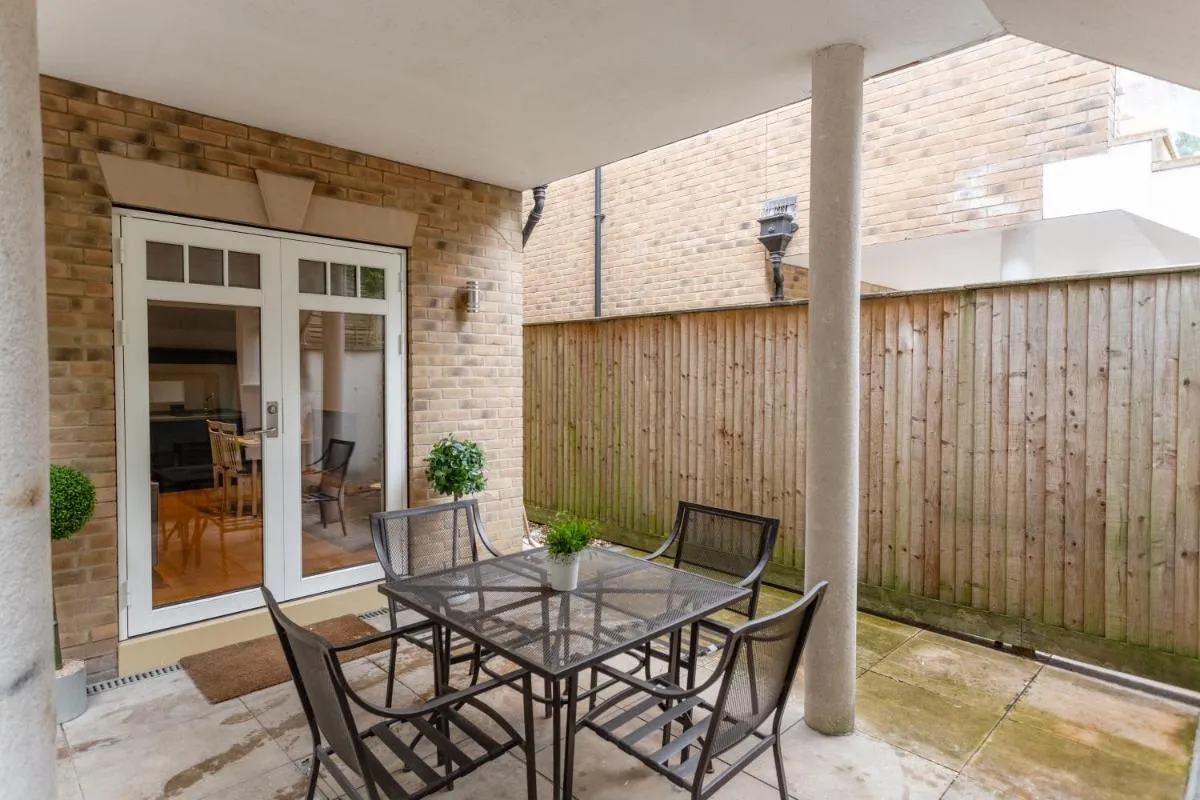 Image 3 of Hendon Hideaway