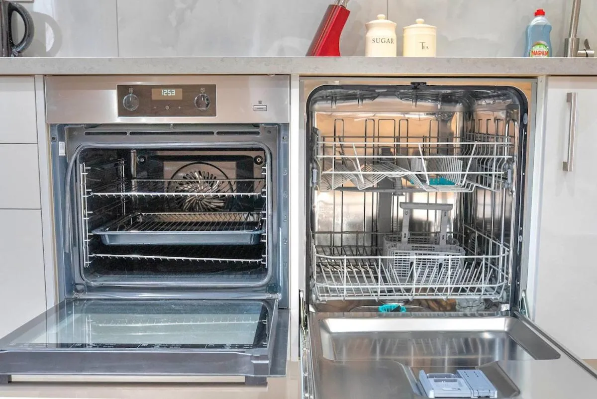 Image 4 of Herne Hill 2BR – Short-Term & Business Ready