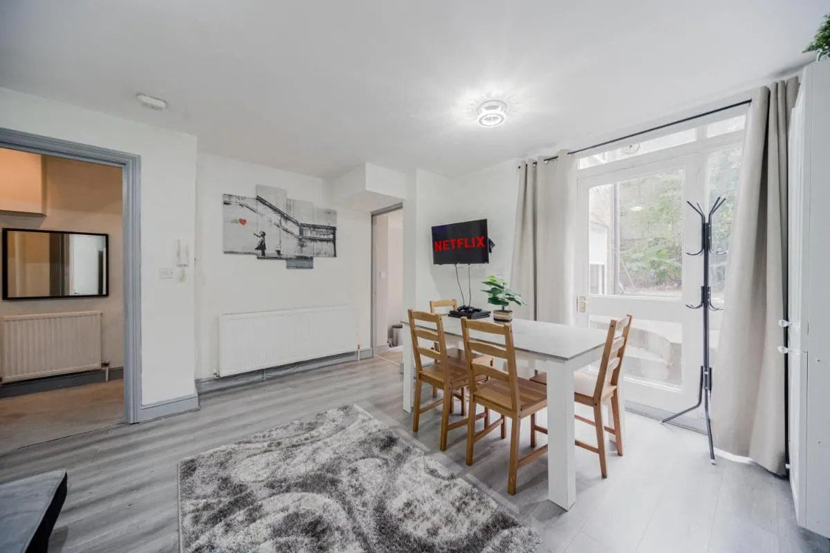 Image 4 of Hidden retreat in London
