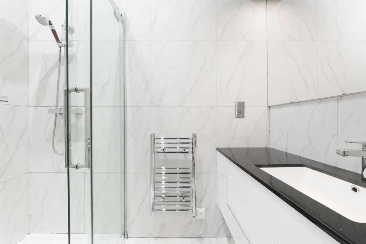 Image 3 of High Ceiling Modern Apartment Heart of Central London