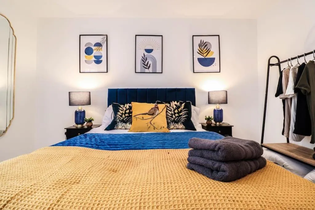 Image 3 of High End London Flat Close to Station – 10mins to Central London