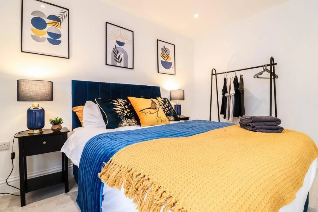Image 4 of High End London Flat Close to Station – 10mins to Central London