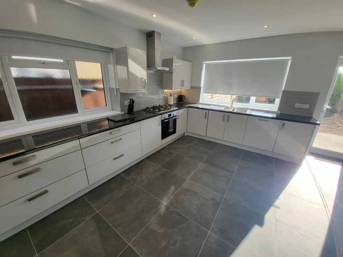 Image 3 of High Spec Large 6 Bedroom House!