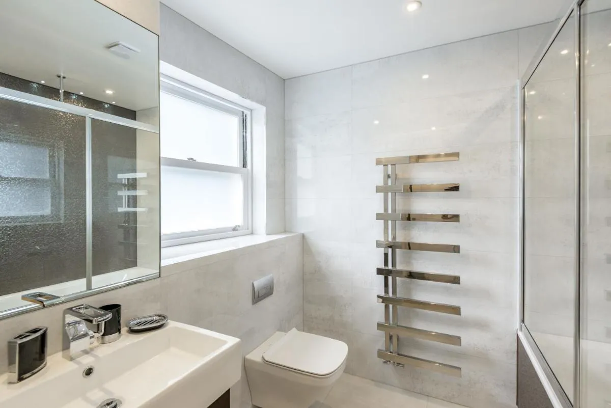 Image 3 of High Street Kensington Apartment