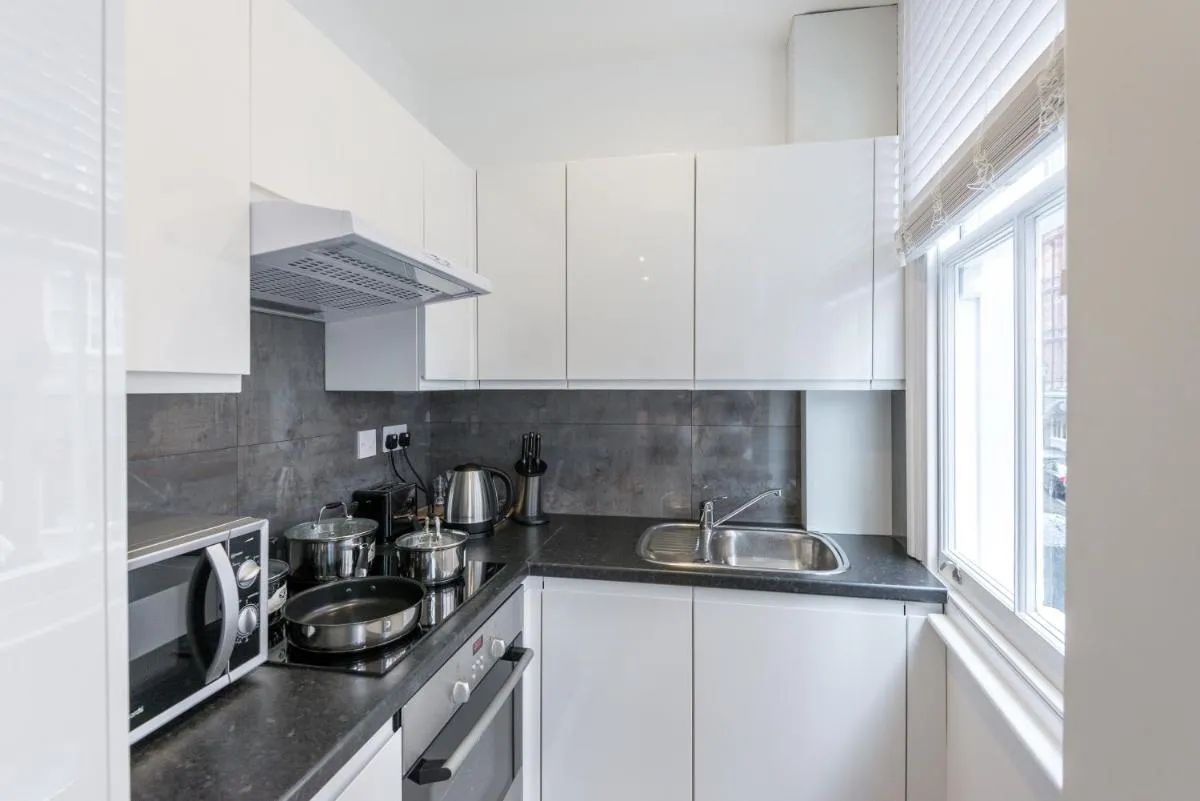Image 4 of High Street Kensington Apartment
