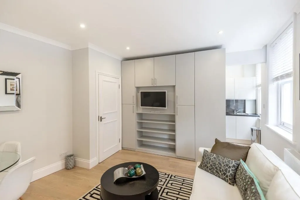 Image 1 of High Street Kensington Apartment