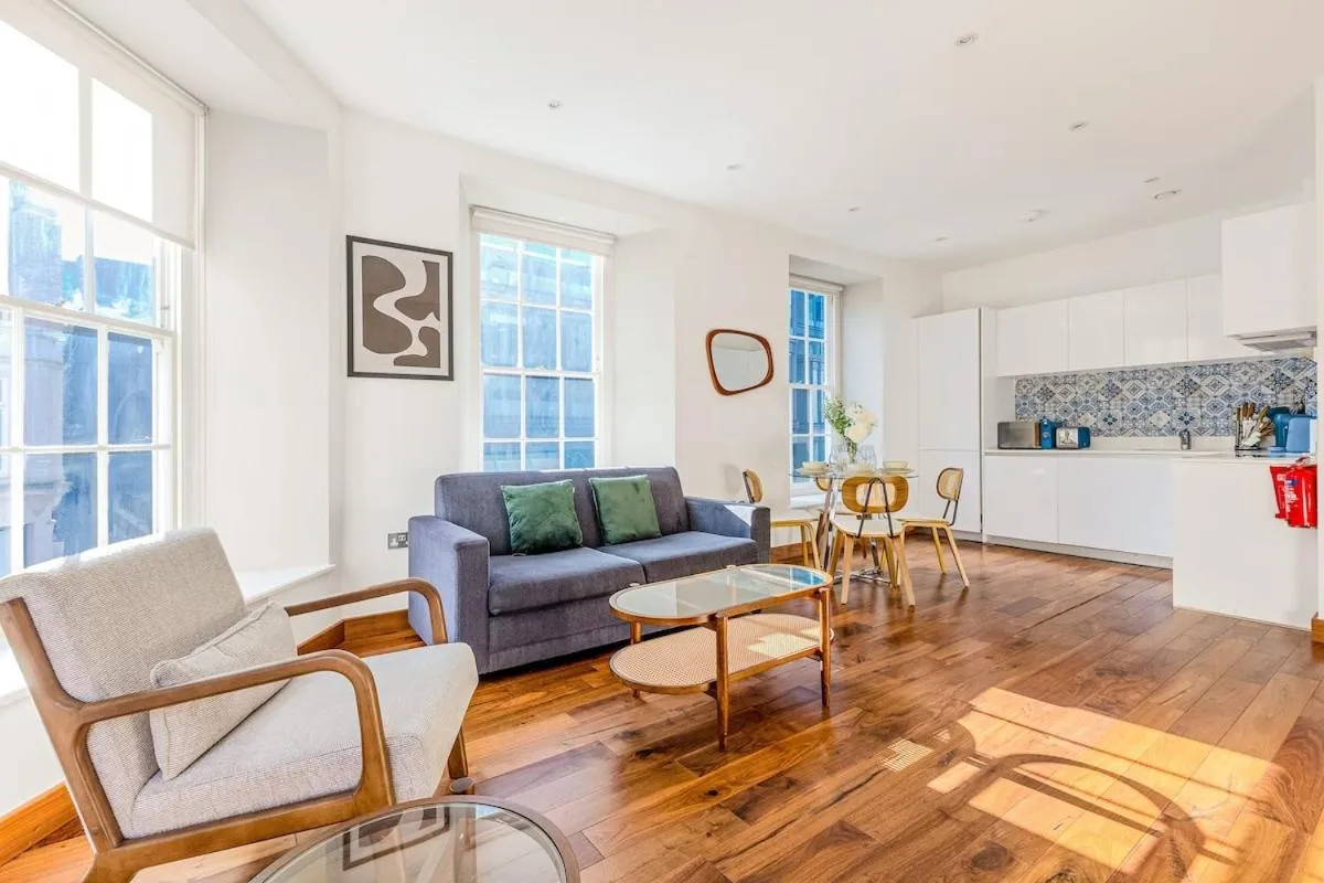 Image 4 of Holborn Modern Flat