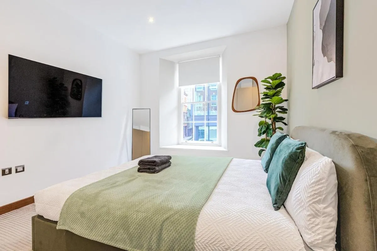 Image 5 of Holborn Modern Flat
