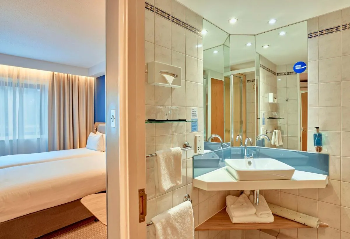 Image 3 of Holiday Inn Express London Stratford by IHG