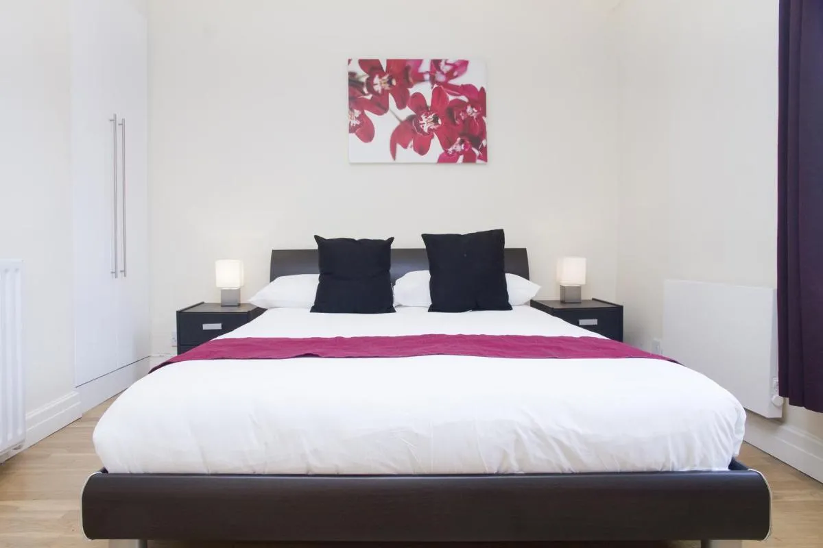 Image 4 of Holiday Lets London K