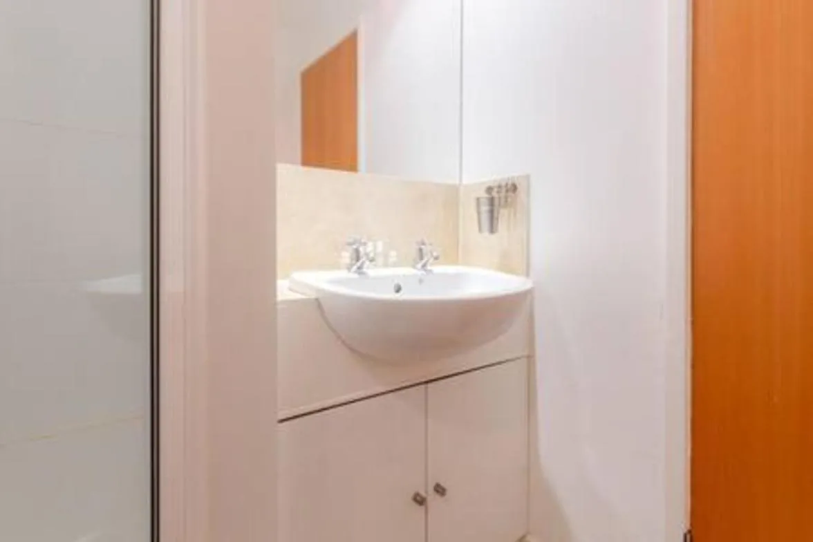 Image 3 of Holland Park 2 Bed Flat by BaseToGo
