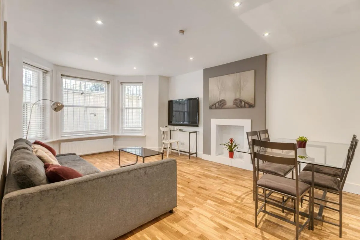 Image 5 of Holland Park Apartment