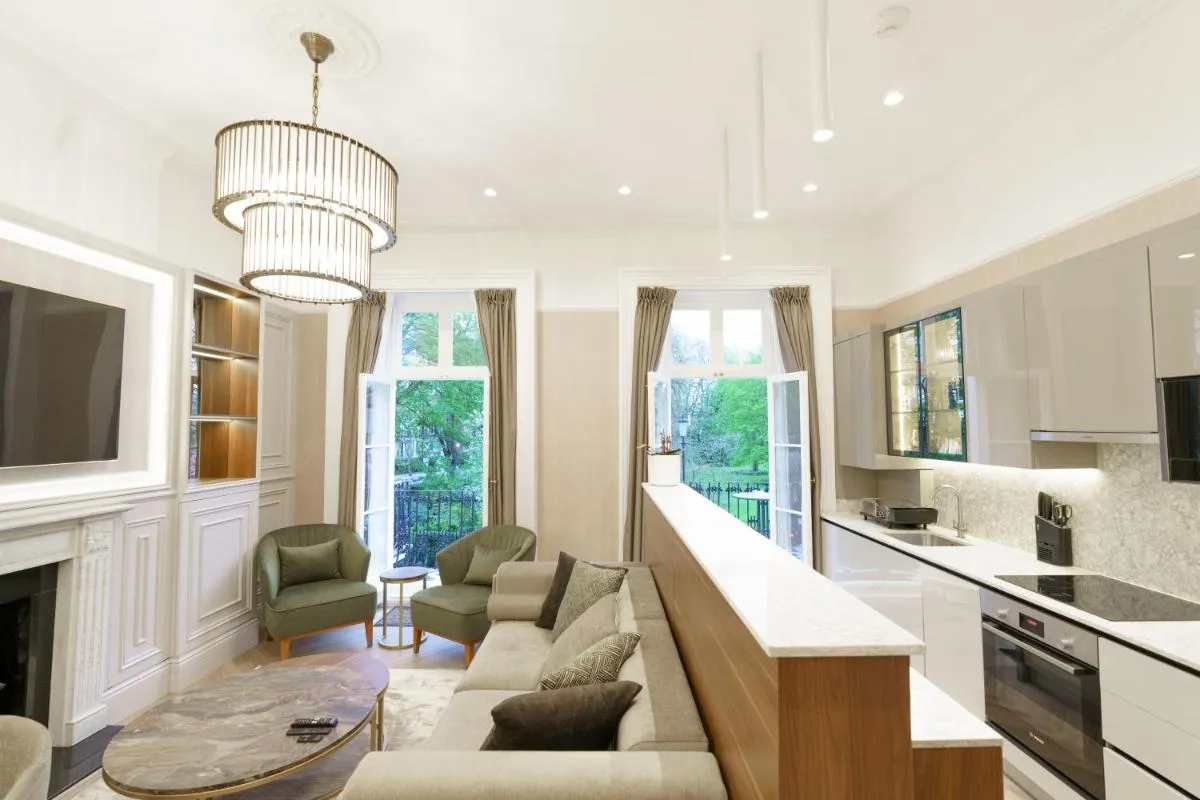 Image 3 of Holland Park Residence
