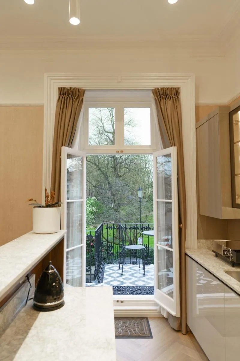 Image 4 of Holland Park Residence