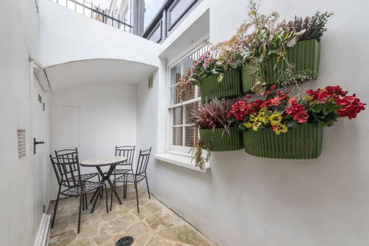 Image 4 of Home For All – Fitzrovia – by Frankie Says
