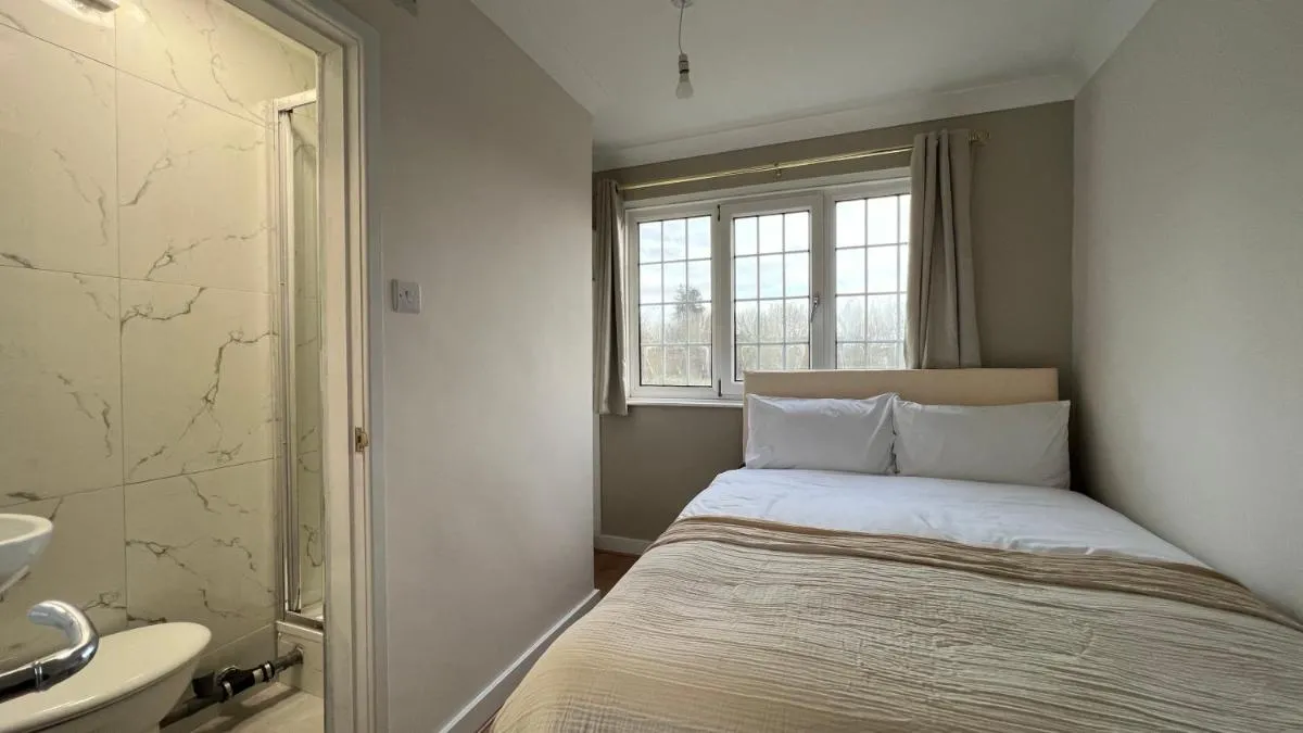 Image 2 of Homely 5-Bed near 02 Arena & Greenwich with Free Parking and a Large Garden