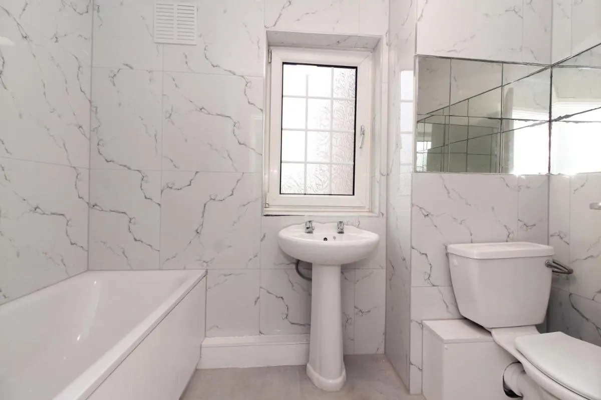 Image 3 of Homely 5-Bed near 02 Arena & Greenwich with Free Parking and a Large Garden