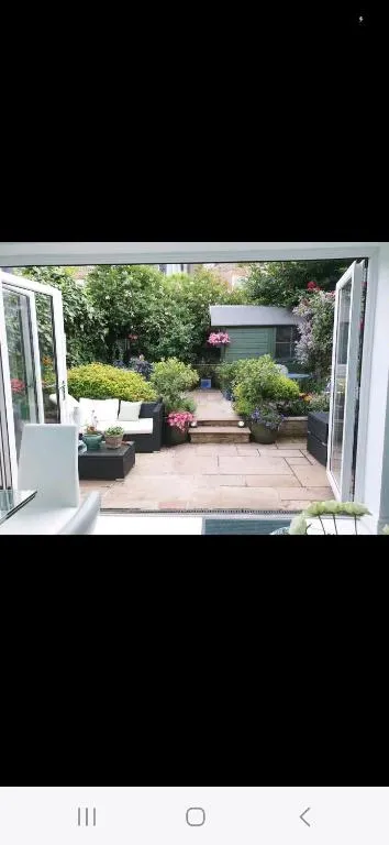 Image 1 of Homestay, Upmarket, Wimbledon & Southfields; beside tube; (20 mins to centre) walk to Tennis :