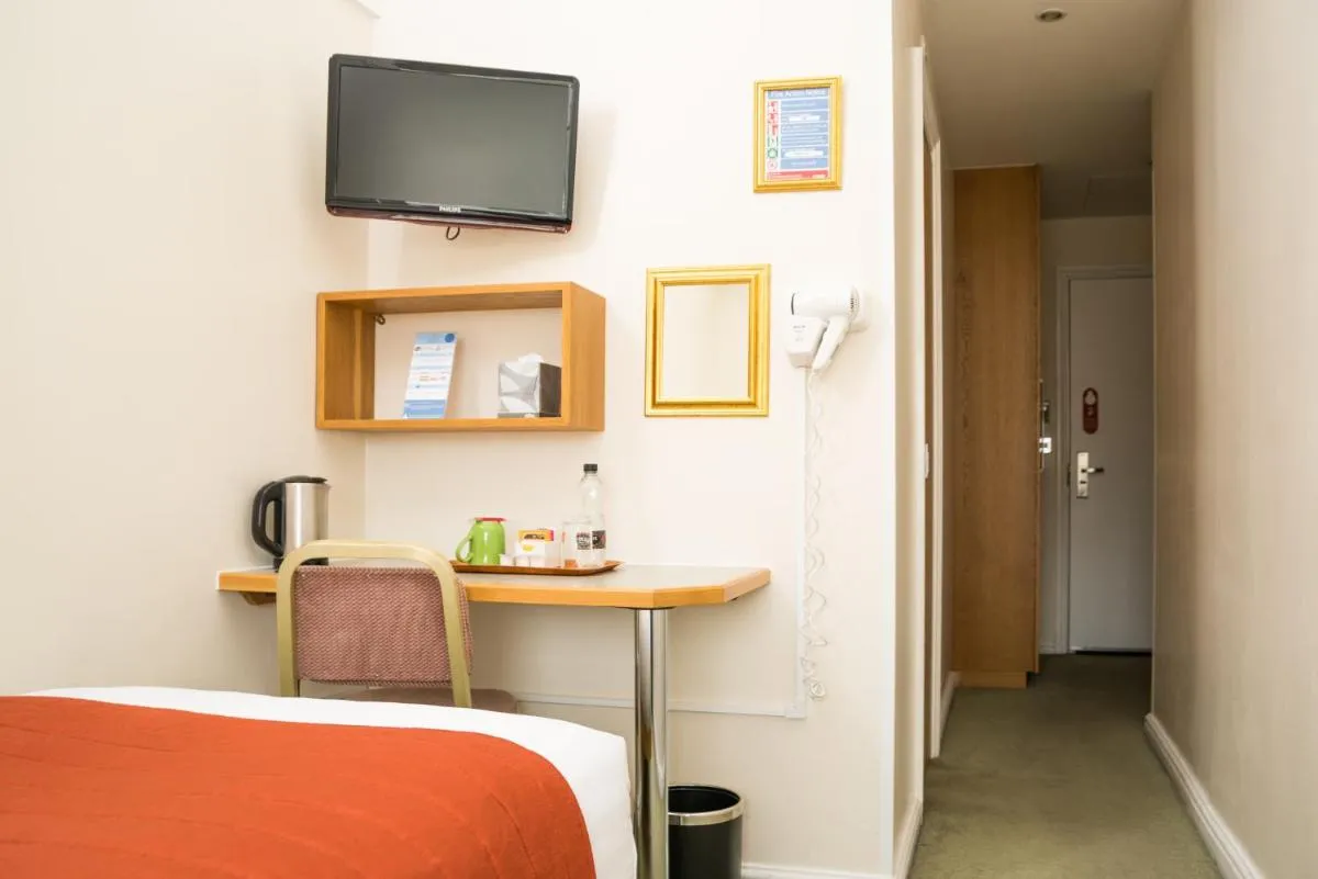 Image 5 of Hotel 63