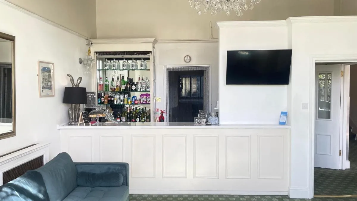 Image 3 of Hotel 63