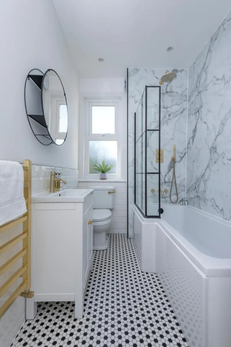 Image 4 of House, Sleeps 6, Close to Raynes Park Station