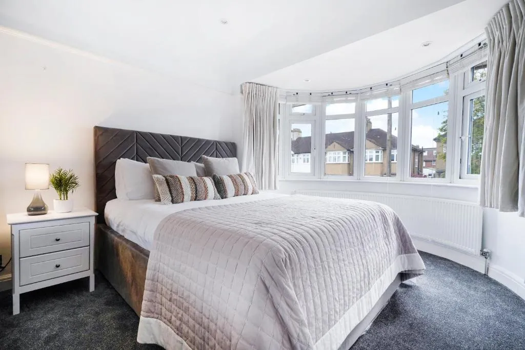 Image 1 of Hububb Luxury Eastcote