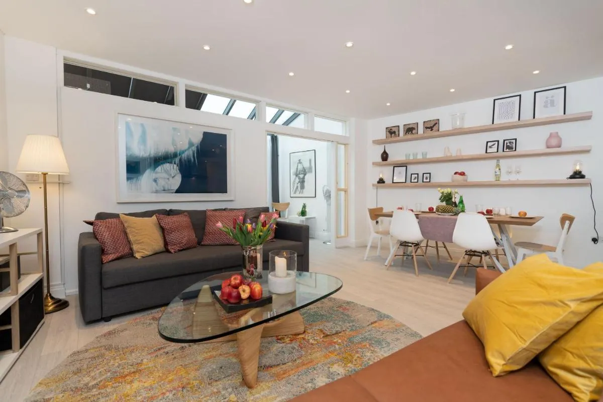 Image 5 of Huge & Central 3 Bedr, 4 Beds, 2,5 Bath Covent Gdn