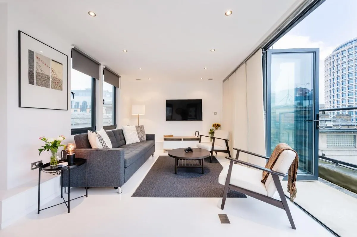 Image 5 of Huge & Central 3 Bedr, 4 Beds, Covent Gdn